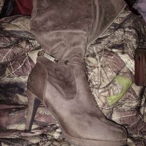 Elegant Brown Suede Women's Boots